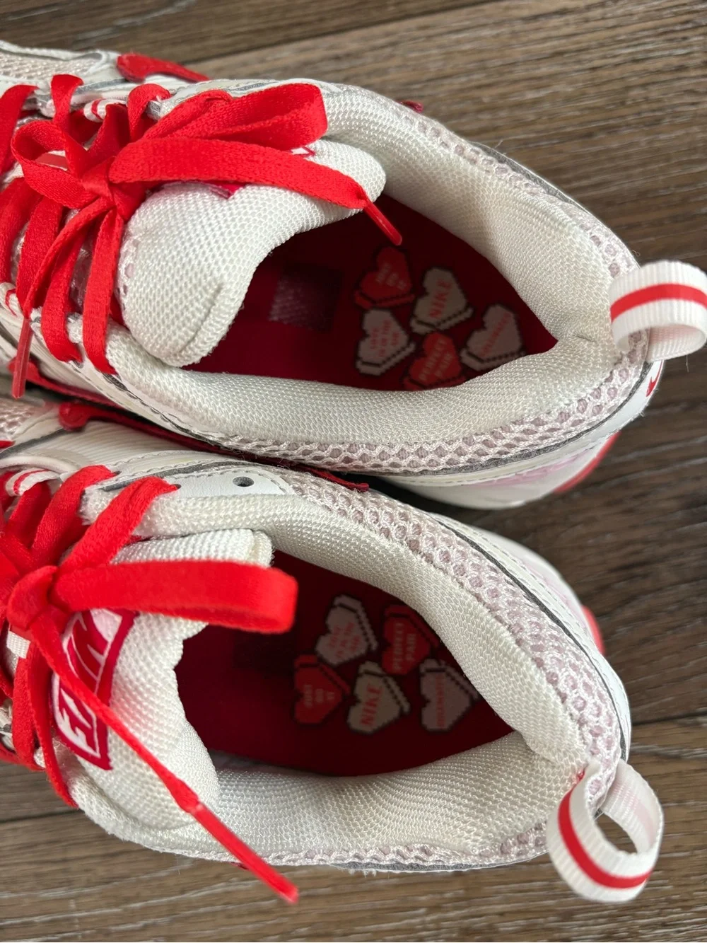 Vomero Nike Kids White and Red Mesh Athletic Sneakers 4.5Y